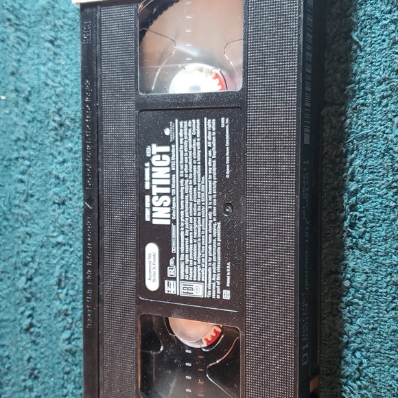 Instinct vhs - Picture 4 of 4